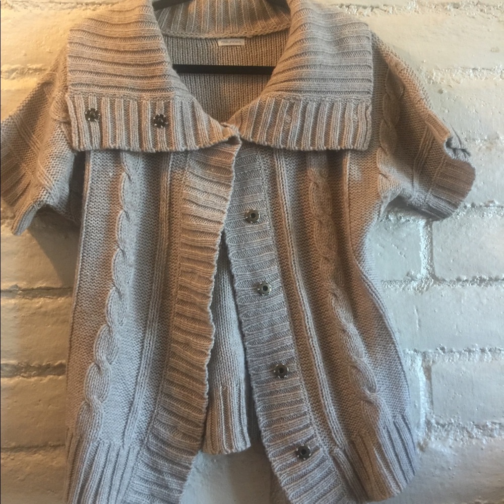 Short sleeve sweater